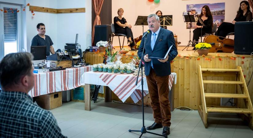 Több millió perc a közjóért - 20 éves a döröskei faluszépítő egyesület