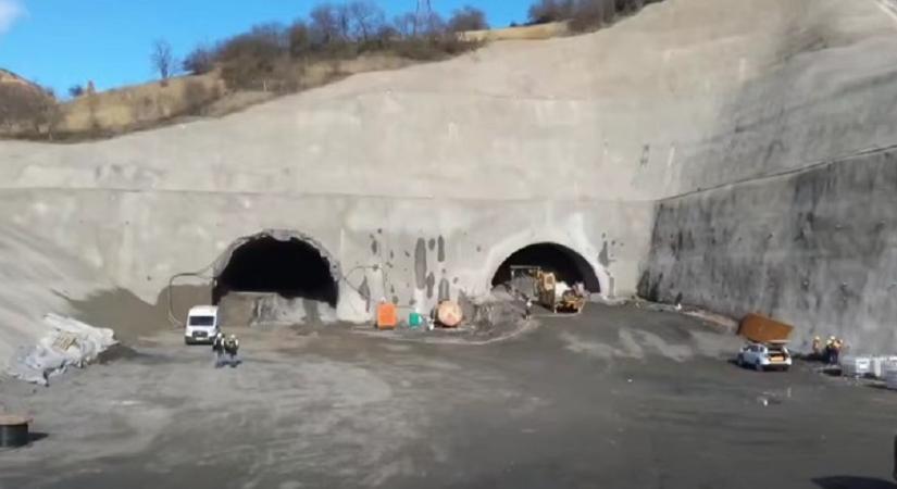 Alagutaknak robbantanak az A1-es autópálya 2-es szakaszán (VIDEÓ)