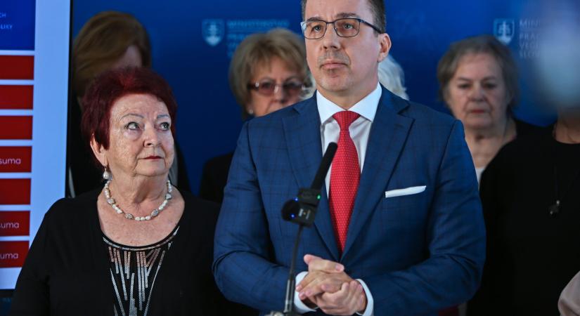 Nyugdíjemelés 2026-ban: több pénz jön a számlára, de évekre befagyasztják a 13. nyugdíjat