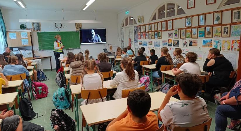 Szeptembertől a rendőrség tart rendszeres iskolai drogprevenciós programokat, a szakmát meg sem kérdezték