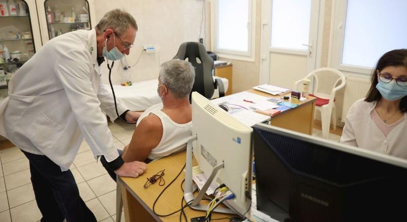 Robbanás előtt a járvány? Betáraztak a rendelők az ingyenes oltóanyagból