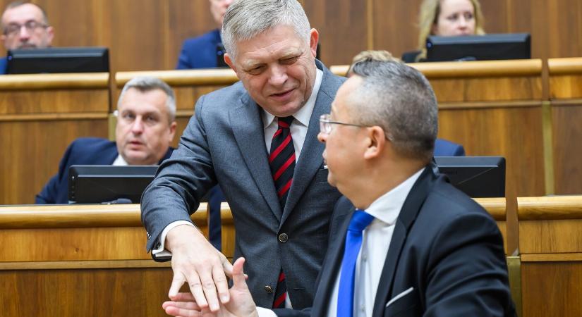 Amit a kormány spórol, elviszik a nyugdíjak és a hatósági gázár