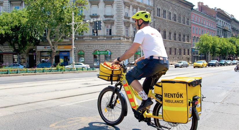 Amikor a segítség két keréken érkezik – ennyi emberen segítettek idén a biciklis mentők