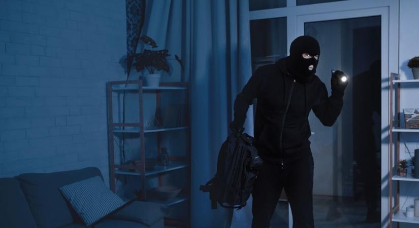 Maszkos betörők járják Szegedet, több lakásba próbáltak már bejutni