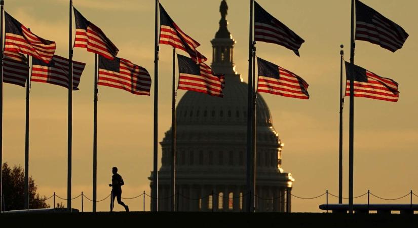 Anne Applebaum: Kialszik a szabadság amerikai világítótornya