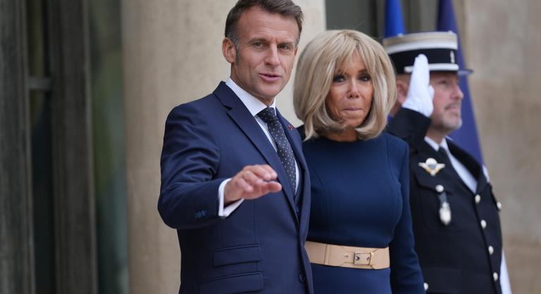 Tíz ember ellen indult bírósági tárgyalás Brigitte Macron internetes zaklatása miatt