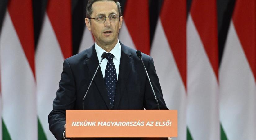 A Fidesz-kongresszusról jut eszembe: Varga Mihály két évvel ezelőtt úgy megjósolta a magyar gazdaság sikerét, hogy még most is csak pislogok