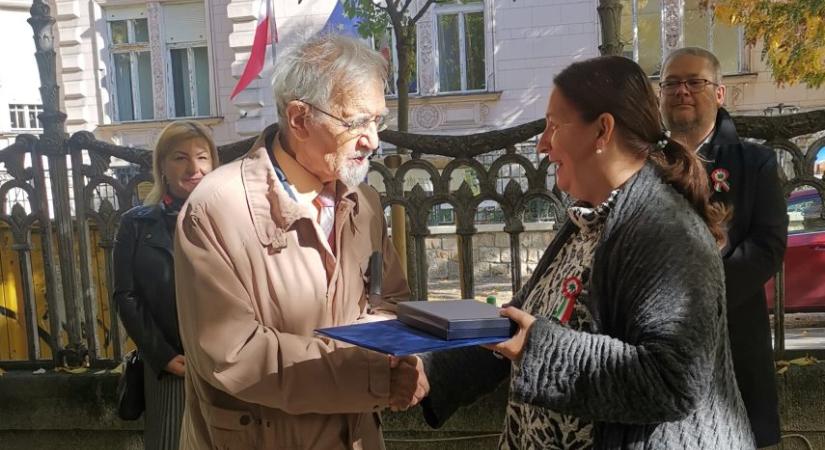 Mózes Huba irodalomtörténész kapta az Arany János-díjat