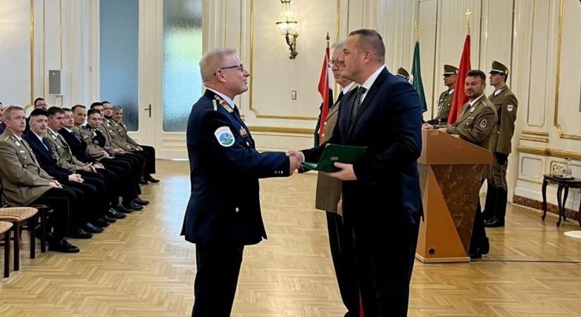 Kitüntették a Fejér vármegyei alezredest, aki életét a szolgálatnak szentelte