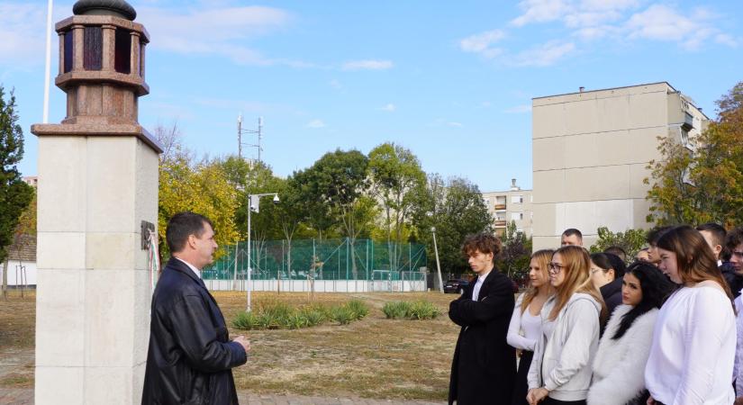 Interaktív projektnap és megemlékezés a Corvinban