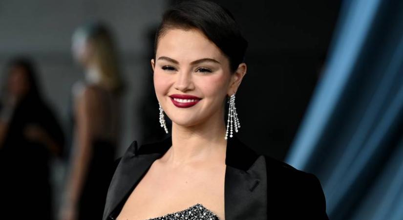 Plasztikával vádolják Selena Gomezt: felismerhetetlen az énekesnő a rajongói szerint