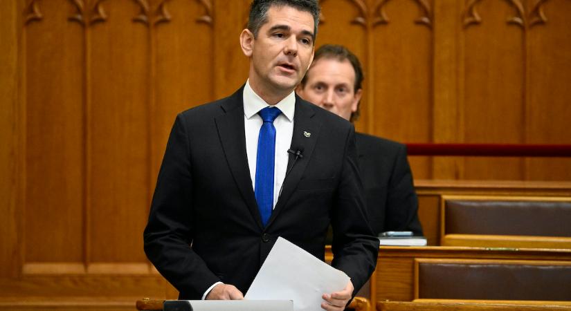 Szijjártó Péter válaszolt Novák Elődnek: elképesztő nyomás nehezedik Magyarországra