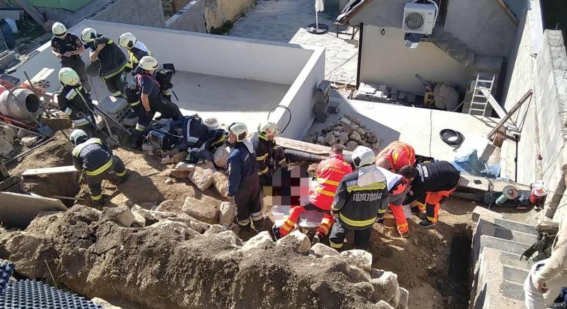 Munkásokra dőlt egy támfal Biatorbágyon, súlyos sérültek is vannak