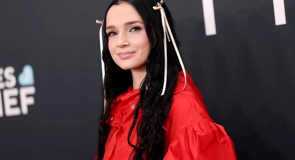 Poppy végre Budapestre is elhozza szürreális művészetét