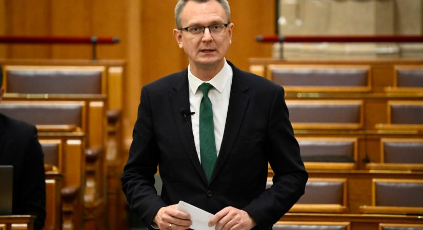 Rétvári Bence: Az álhírbotránnyal és a gyermekvédelmi kérdések felhozásával csak politikai haszonszerzés a baloldal célja