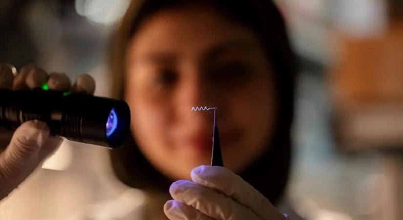 Megcsinálták a rugalmas implantátumot, mely az agy több részébe is gyógyszert juttat