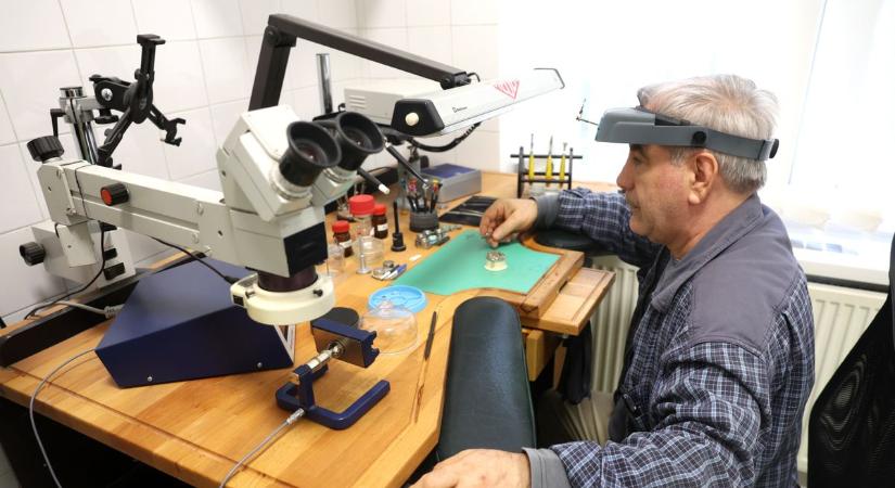 Karburátorról nyergelt át Rolexre és Patekre a kaposvári órásmester