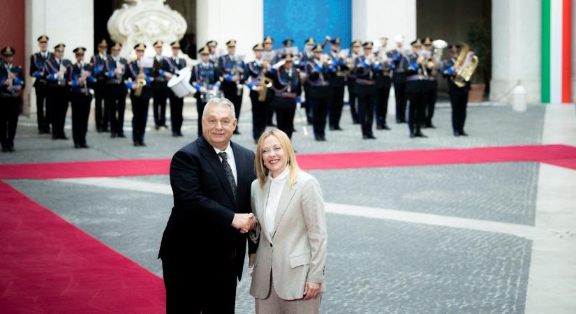Több helyre üzent Orbán Viktor Rómából