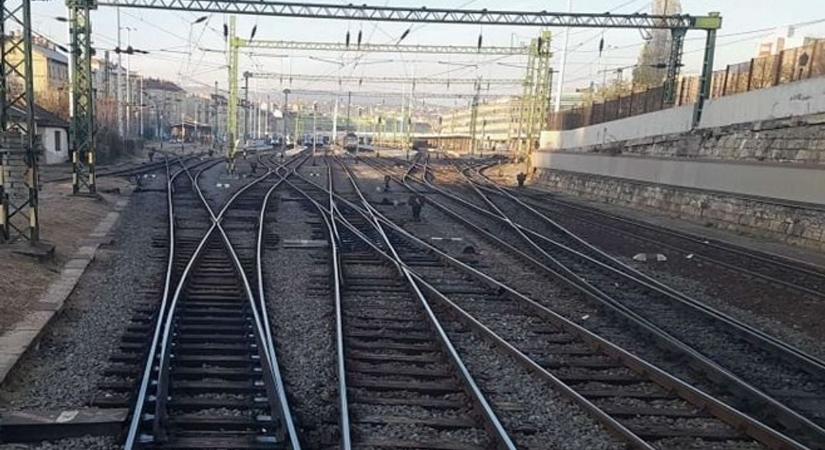 Tragédia a Balatonnál: embert gázolt az InterCity