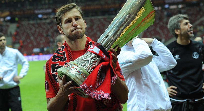 Bejelentette visszavonulását a Sevilla és a PSG korábbi középpályása! – HIVATALOS