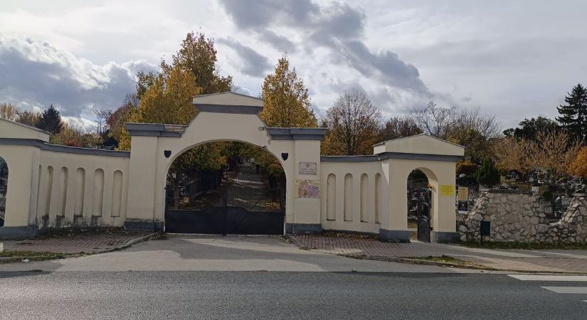 Így parkolhatsz a dorogi temető mellett