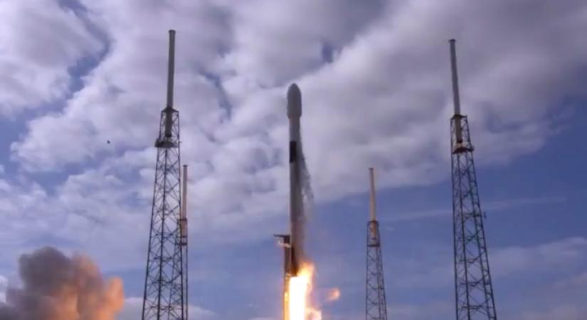 Rekordszámú, 143 műholdat vitt magával a világűrbe a SpaceX Falcon rakétája