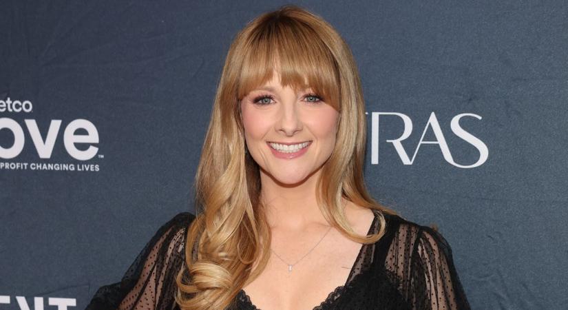 Az Agymenők Bernadette-je ilyen dögös nő a való életben