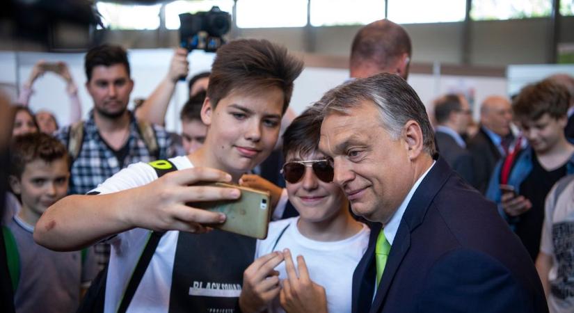 Beszélnünk kell a fiatalokkal