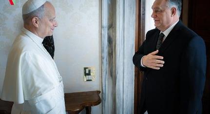 Orbán Viktor a háborúellenes világhálózat spirituális középpontjában találkozott a Szentatyával