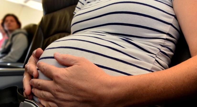 Könnyítés jön az idősebb várandós édesanyáknak a CSOK Plusznál