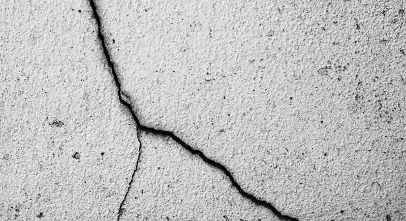 Újabb erős földrengés csapott le Törökországra, épületek omlottak össze