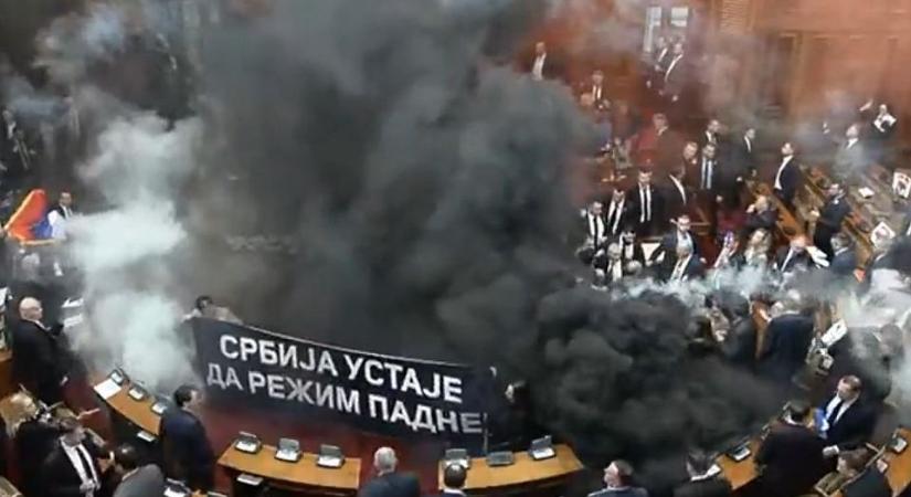 Szakértő: Az elmúlt egy évben Szerbia kül- és belpolitikája egyaránt összeomlott
