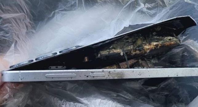 Felhevült, majd kigyulladt egy Samsung Galaxy S25