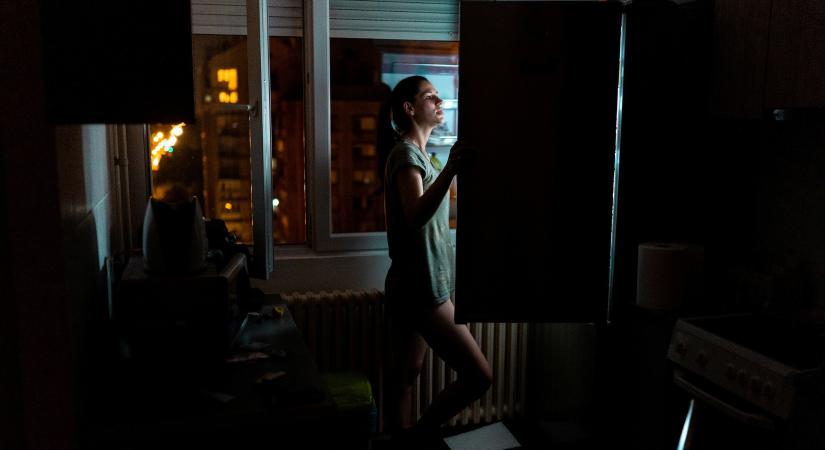 Éjszaka is a hűtőt nyitogatod? Bajt jelezhetnek a falásrohamok