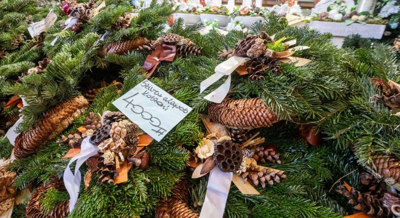 Az árusítók készen állnak a halottak napjára – mutatjuk a kínálatot
