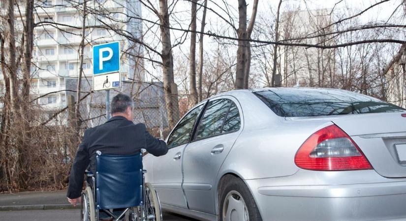 Rokkant kártya: kinek jár a parkolási igazolvány?