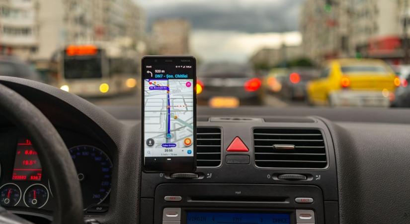Megjött a Waze frissítése, egyszerűbbé válik a vezetés közbeni használata