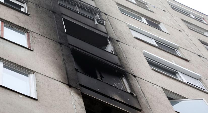 Lángok, hibák, tanulságok – rendhagyó tárlat lesz Dunaújvárosban