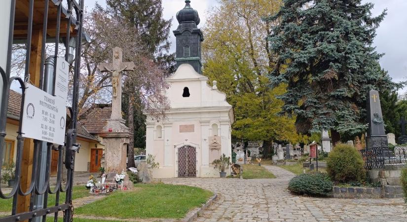 Már most hosszabban vannak nyitva az esztergomi temetők