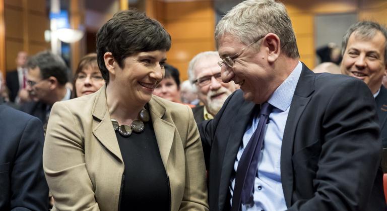 Ha a politikus félrelép, akkor az ó- és újellenzék a NER-rel egységre lép