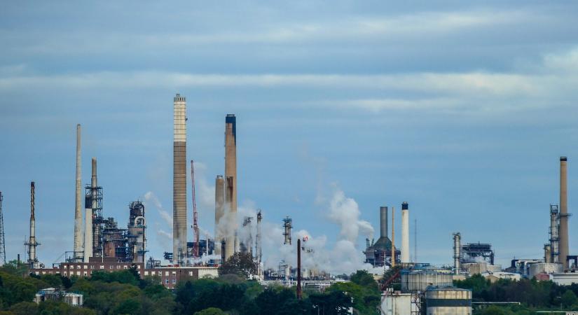 Az orosz Lukoil kénytelen eladni az összes külföldi érdekeltségét az amerikai szankciók miatt