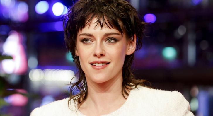 Kristen Stewart áttetsző csipkeruhában lépett a vörös szőnyegre