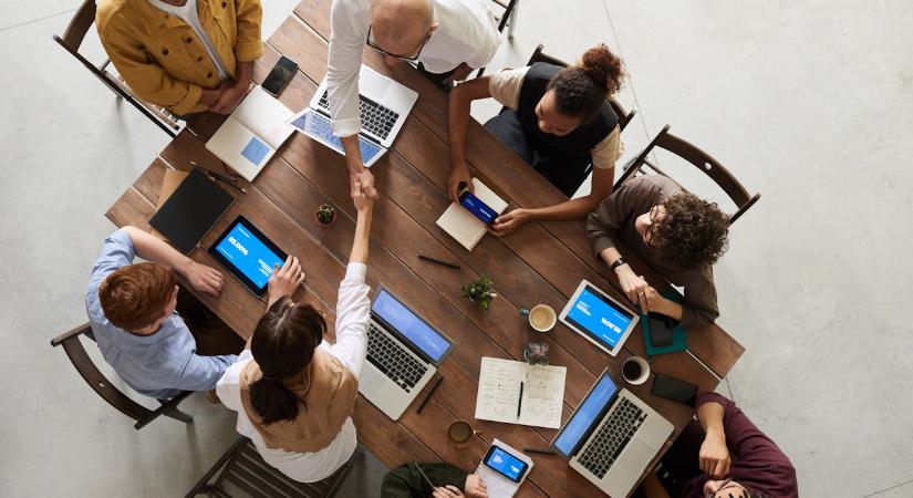 Hatalmas üzleti veszteséget okoz, mégsem mérik a magyar cégek!