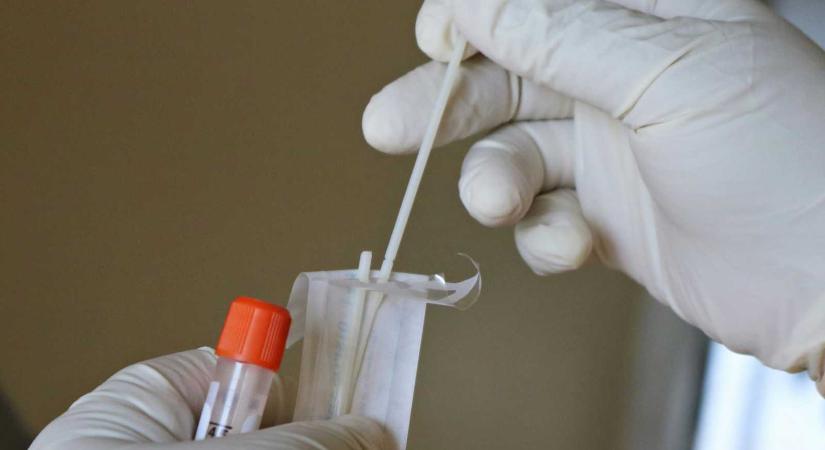 Nagyot csökkent a koronavírusos esetek száma – Hét fertőzött hunyt el múlt héten