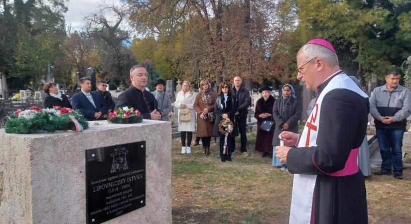 Emléktáblát kapott Komáromban Lipovniczky István hőslelkű pap – Képekkel