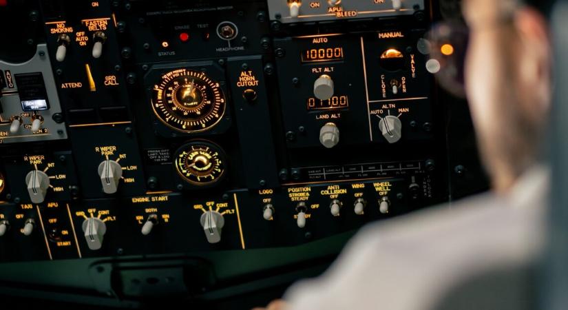 Súlyos légi-katasztrófa történt – földnek csapódott egy turistákkal teli gép