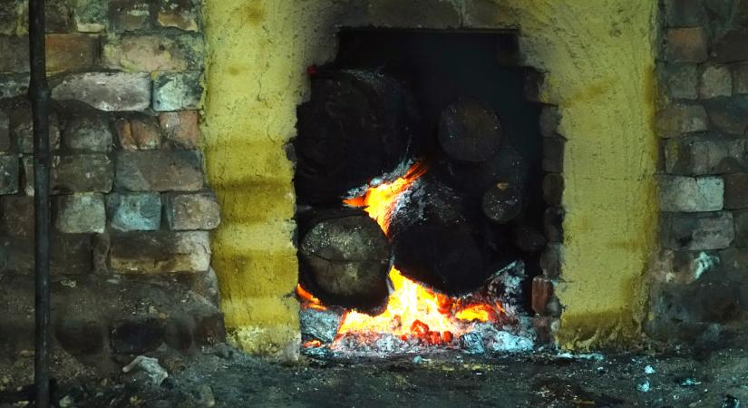 Súlyos hírt kapott, aki fával fűtene 2025 telén: eddig nem látott krízis van kilátásban