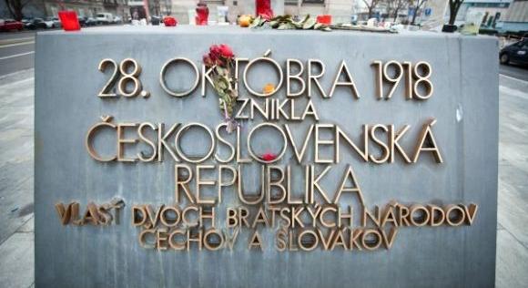 A csehek Csehszlovákia megalakulását ünneplik
