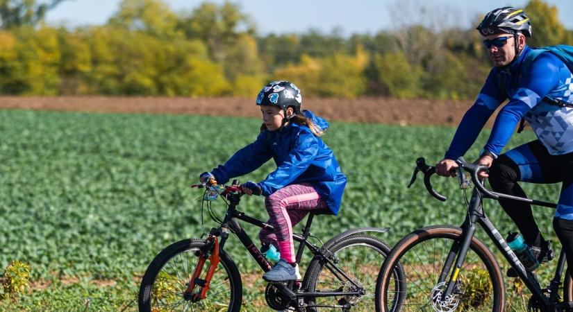 Közel 750 bringás hódította meg Pannonhalmát - fotók