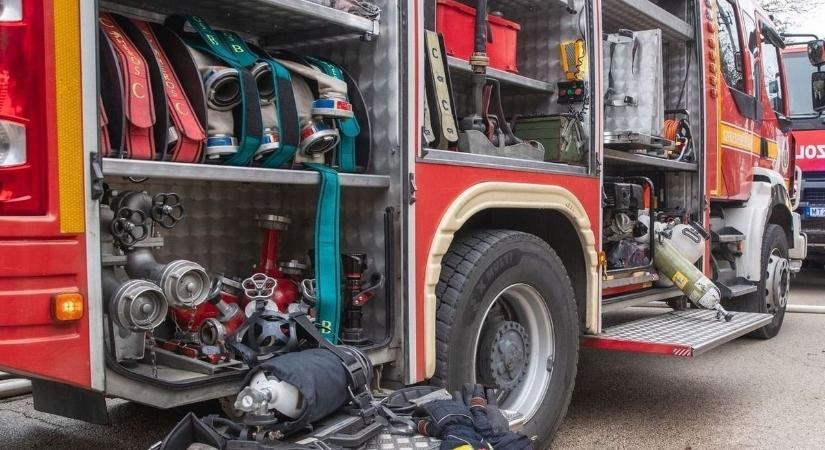 Felcsaptak a lángok, tűz pusztított egy debreceni faházban